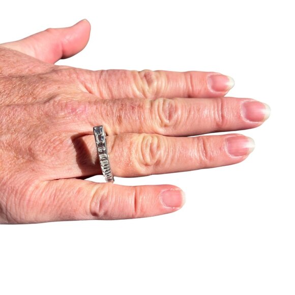 Elegant Silver Plated Ring with Glass Stones Size 7 3/4 - Picture 2 of 6